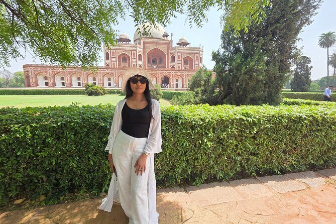 Old Delhi Tour by Tuk-Tuk Street Food and Shopping Experience - Gurudwara Sis Ganj Sahib and langar: a calmer reset
