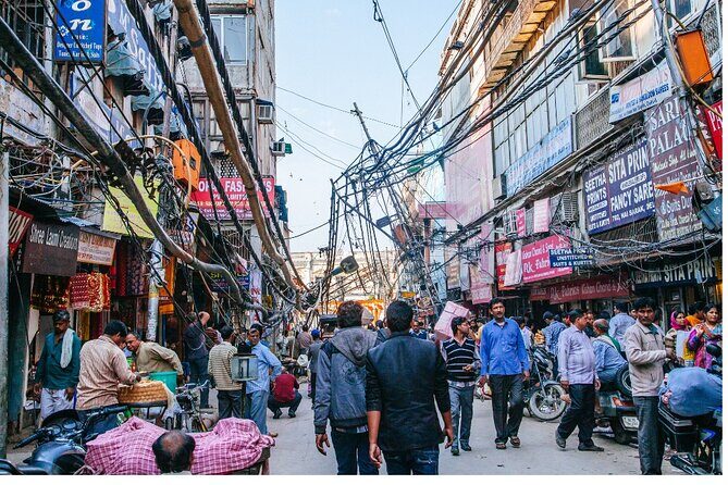 Old Delhi Tour with Tuk-Tuk/Rickshaw Ride - Kinari Bazaar: a focused detour for wedding and craft lovers