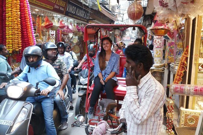 Old Delhi Tour with Tuk-Tuk/Rickshaw Ride - Jama Masjid: a giant mosque and a practical “stop first” strategy