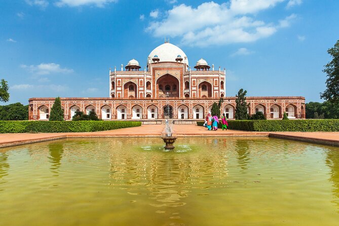 Old & New Delhi City Tour – Half or Full Day Options Available - Gurudwara Bangla Sahib: a meaningful start with a story