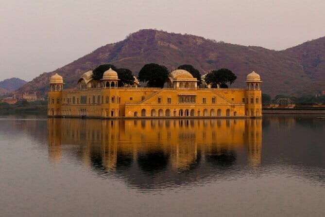 Overnight Jaipur Tour from Delhi - How the walking tour and battery rickshaw change the experience
