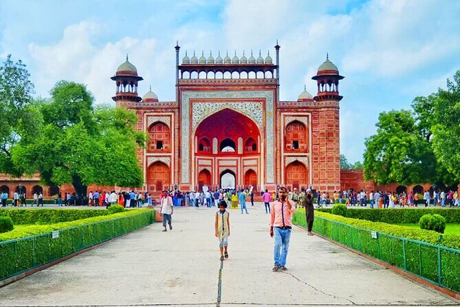 Overnight Taj Mahal Tour By car - Day 1: Delhi pickup and the Yamuna Expressway drive to Agra