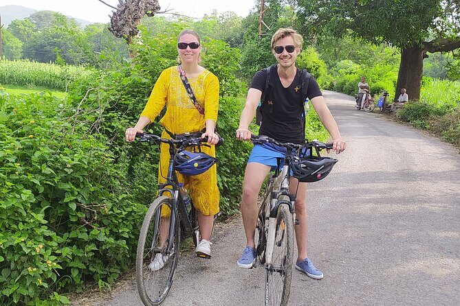 Panorama Bike Tour - Lake Badi: calm water after a steep hill
