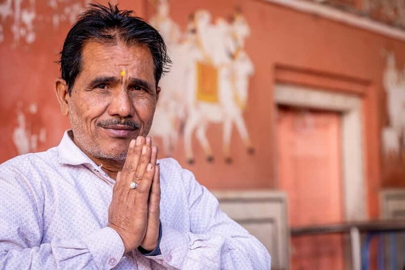 Pink City Walking Tour With Us ( A Haritage Walk in Jaipur) - Govind Dev Ji Temple and the Krishna Ceremony Moment
