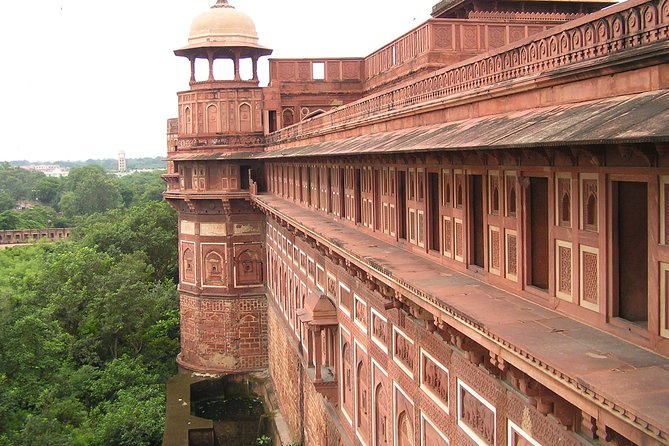 Private 4-Day Golden Triangle Tour from New Delhi - Day 3 in Jaipur: Hawa Mahal photo stop, Amber Fort jeep ride, Jal Mahal pauses