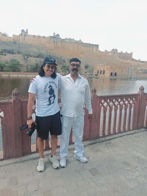 Private 4-Days Golden Triangle Luxury Tour From Delhi - Jaipur’s Amber Fort plus Hawa Mahal: stepwell, cenotaphs, and the observatory
