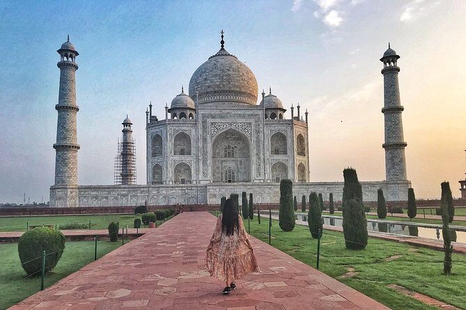 Private Car from Delhi to Taj Mahal with Driver and Local Guide - The long day math: timing, sunrise options, and what to expect