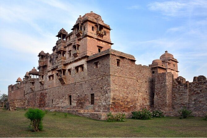 Private Chittorgarh Day Trip from Udaipur with Optional Guide - Chittorgarh Fort Complex: Your Main 2-Hour Circuit