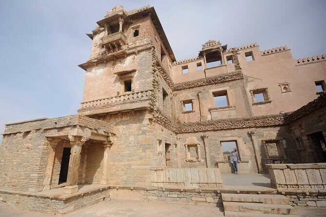 Private Chittorgarh Day Trip from Udaipur with Optional Guide - Padmini’s Palace: The White Palace and the Lotus-Pool View