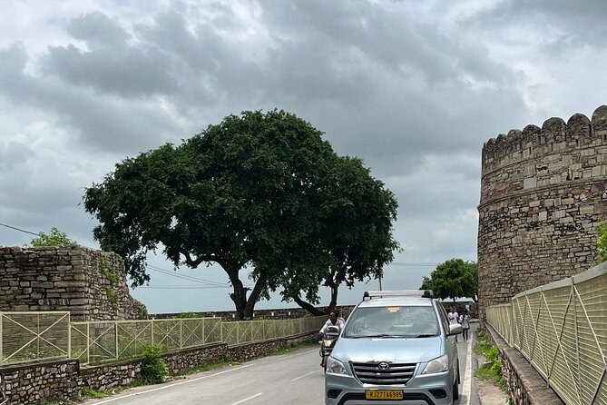 Private Chittorgarh Fort Day Tour with Guide, Lunch and Tickets - Udaipur pickup and the comfort factor that really helps