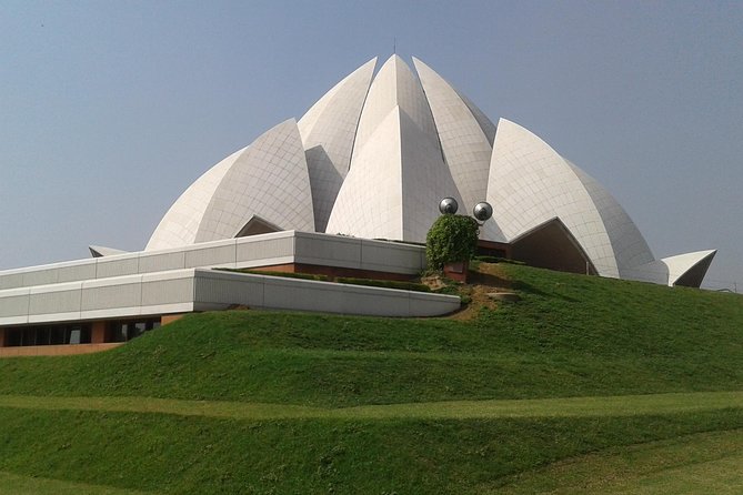 Private City Tour of New Delhi and Old Delhi - India Gate: A War Memorial on a New Delhi Stage
