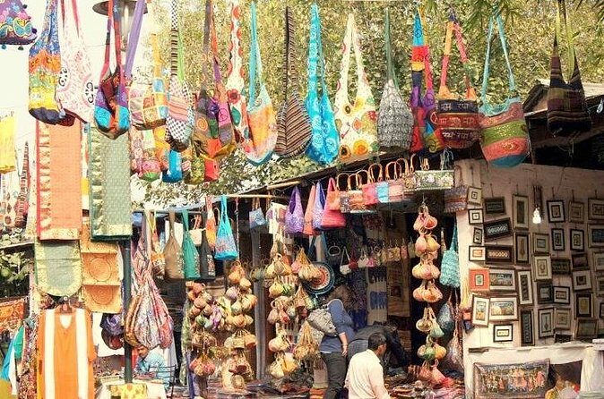 Private Custom Shopping Tour: Delhi's Bustling Markets - Pickup and getting around: why the car matters in Delhi