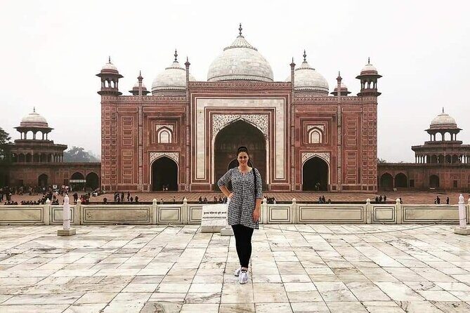 Private Day Trip from Jaipur Taj Mahal and Fathepur Sikri - Your guide and driver: where the smoothness really comes from
