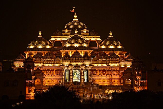 Private Evening Tour of Akshardham Temple with Musical Fountain Show - Swaminarayan Akshardham: what to look for in the carved monument