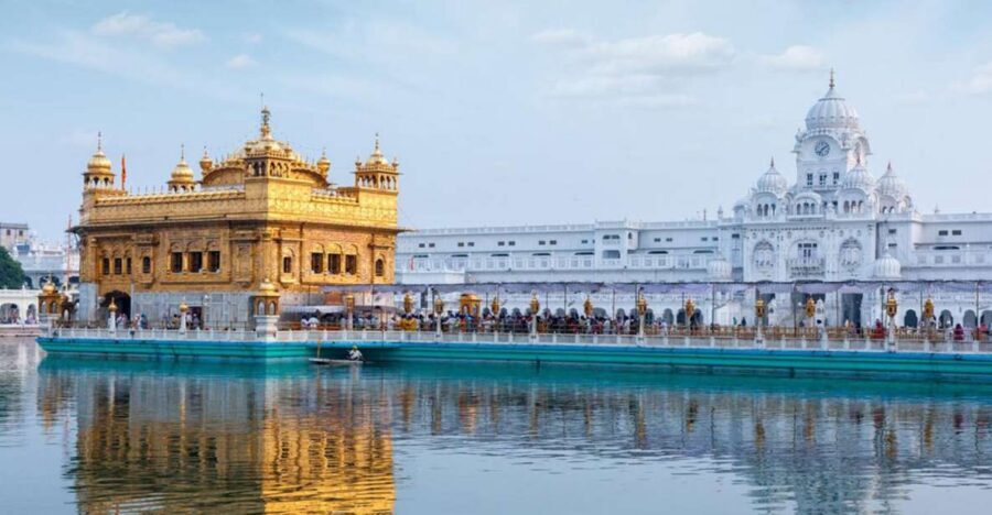 Private Full-Day Amritsar Tour with Beating Retreat Ceremony - Harmandir Sahib and the Golden Temple pool: what to expect on a guided morning