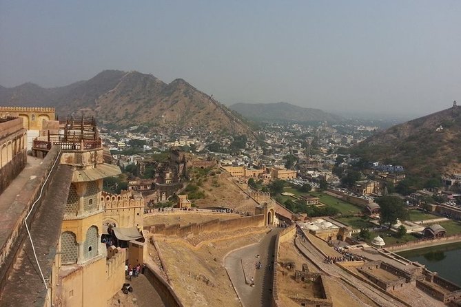 Private Full Day Jaipur Sightseeing With Tickets - Hawa Mahal: timing your photos along the City Palace edge