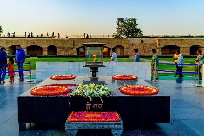 Private Full Day New and Old Delhi City Tour - Lunch Stop: Fuel Without Breaking the Day