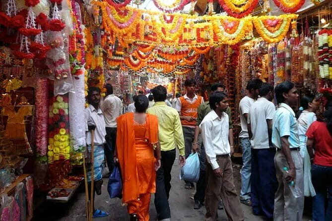 Private Full Day Old and New Delhi City Tour - Starting at Jama Masjid: Big Mosque, Big First Impression