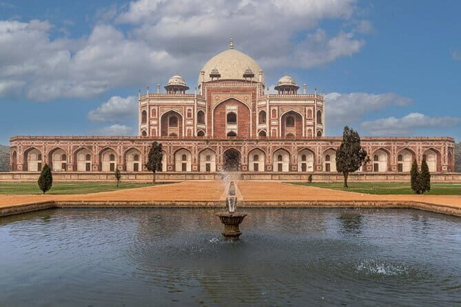 Private Full Day Old and New Delhi City Tour - Qutub Minar: UNESCO Tower of Steps and Brick History
