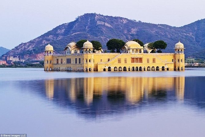 Private Full-Day Sightseeing Tour of Jaipur’s Heritage by Car - Hawa Mahal: the Palace of Winds in the right light