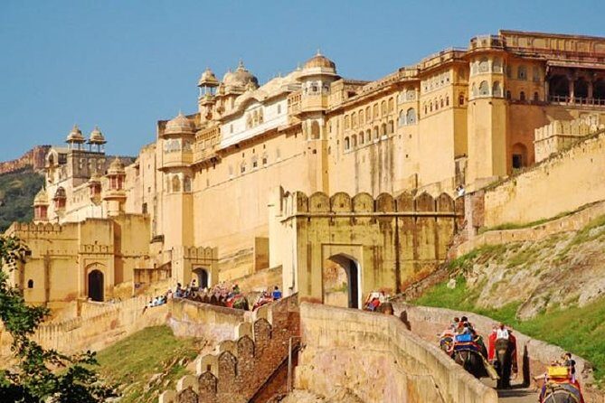 Private Full Day Tour of Jaipur - The morning start: Hawa Mahal (Palace of Winds) in 45 minutes