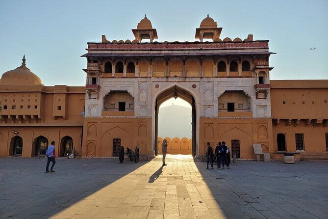 Private Full Day Tour of Jaipur Historical and Heritage Places - City Palace Complex: Where Mughal and Rajput Power Share Space