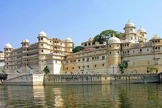 Private Full-Day Tour to Ranakpur and Kumbalgarh from Udaipur - From Udaipur at 9am: the road trip to Ranakpur