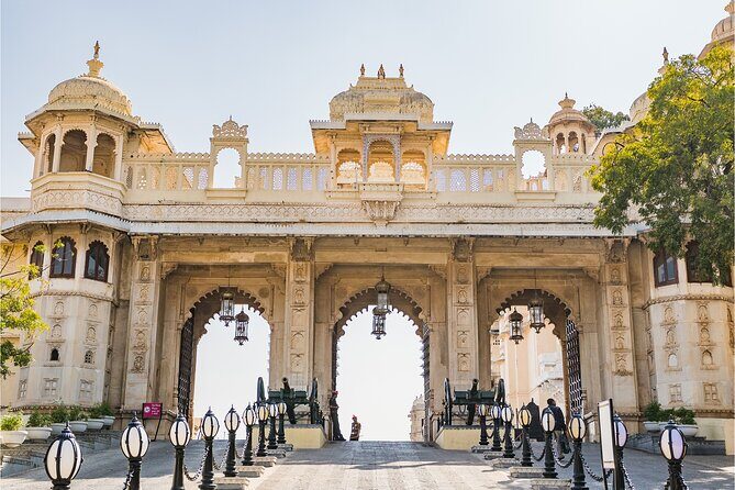 Private Full Day Udaipur Sightseeing Tour without Guide - Fateh Sagar Lake: Another Lake Stop, This Time With Sunset Potential