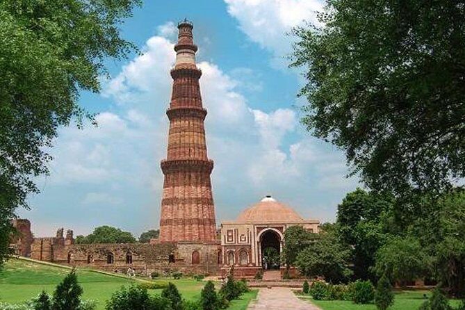 Private Golden Triangle Tour 2 Nights & 3 Days - Day 2: Taj Mahal with a real guide, plus Fatehpur Sikri and Jaipur’s “must-see” set