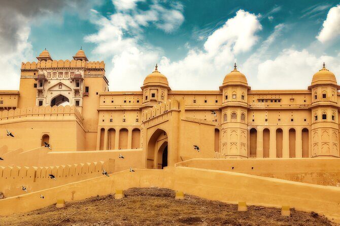 Private Guided Jaipur Tour: Amber Fort,City Palace, Water Palace - Hotel Pickup and the Air-Conditioned Comfort Factor