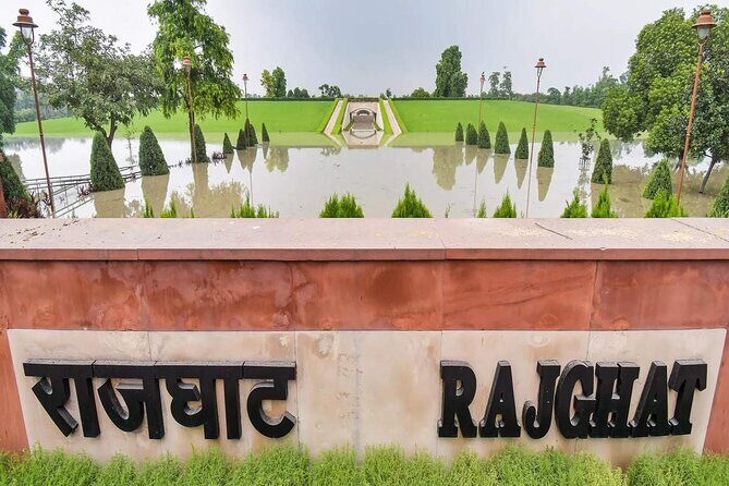 Private Half Day Old Delhi City Tour - Raj Ghat: a reflective stop after the noise