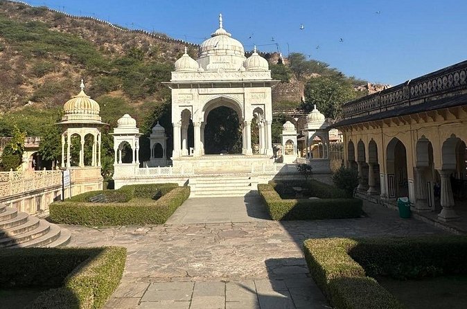 Private Jaipur City Tour by Tuk Tuk Or Car - City Palace: royal living spaces right in the heart of Jaipur