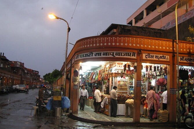 Private Jaipur Half-Day Shopping Tour - Bapu Bazar between Sanganer Gate and New Gate: shoes, handlooms, jewelry-adjacent finds