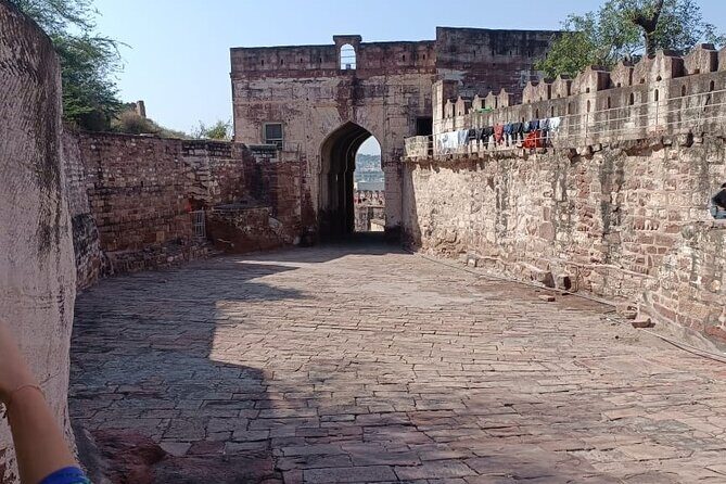 Private Jodhpur Blue City Walking Tour with Guide - Stop 1: Sardar Market and the Ghanta Ghar clock tower