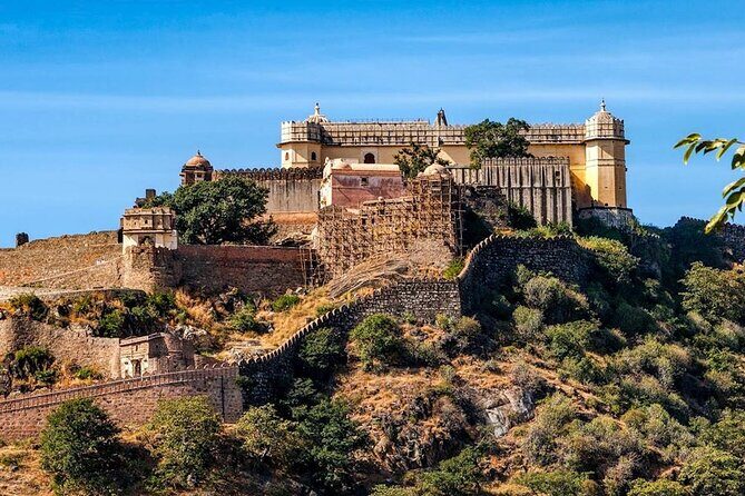 Private Kumbhalgarh and Ranakpur Tour from Udaipur - Kumbhalgarh Fort: the Great Wall of India moment