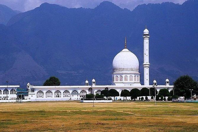 PRIVATE LUXURY KASHMIR TOUR 7 Nights 8 Days - Day 2: Sonamarg’s Golden Meadow at 9,000 Feet