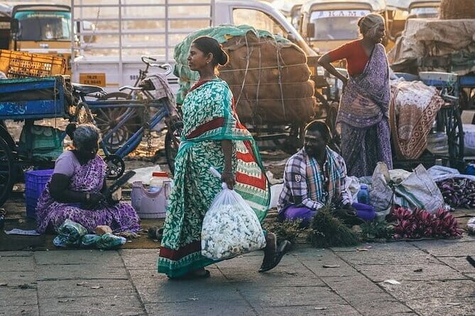 Private New Delhi & Old Delhi Half-day Tours - Jama Masjid: a big opening act with entrance handled