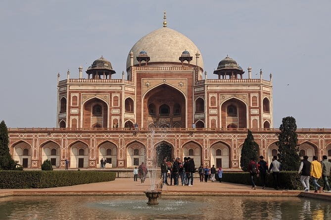 Private Old and New Delhi Full-Day Guided Tour - Khari Baoli spice market: your senses do the touring