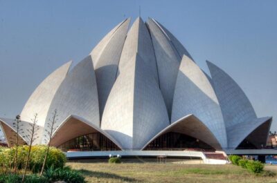 Private Old and New Delhi Tour With Lunch - Jama Masjid and Chandni Chowk: the Old Delhi heart beating loud