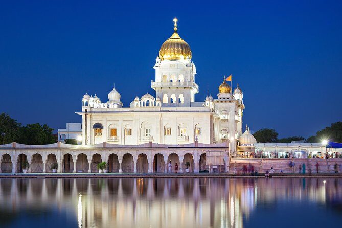 Private Old Delhi Walking And Tasting Guided Tour - Gurudwara Sis Ganj Sahib: The Banyan Tree Pause You’ll Remember