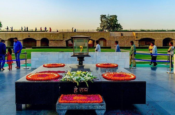 Private Old & New Delhi Sightseeing Day Tour - Old Delhi rickshaw ride and Chandni Chowk spice-market time
