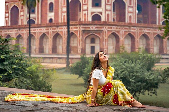 Private Photoshoot with a Local Photographer - Stop 1 at Qutub Minar: Fast Poses, Better Angles