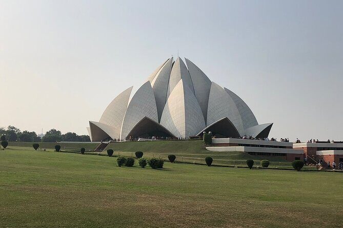 Private Spiritual Tour: Akshardham Temple, Lotus Temple & ISKCON in South Delhi - Lotus Temple: White Marble Calm in Bahai Style