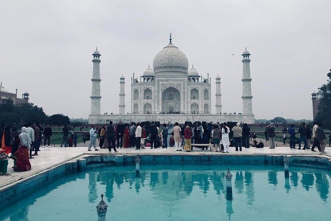 Private Taj mahal and Agra Tour from Delhi by Car - The Delhi-to-Agra drive that sets your whole mood
