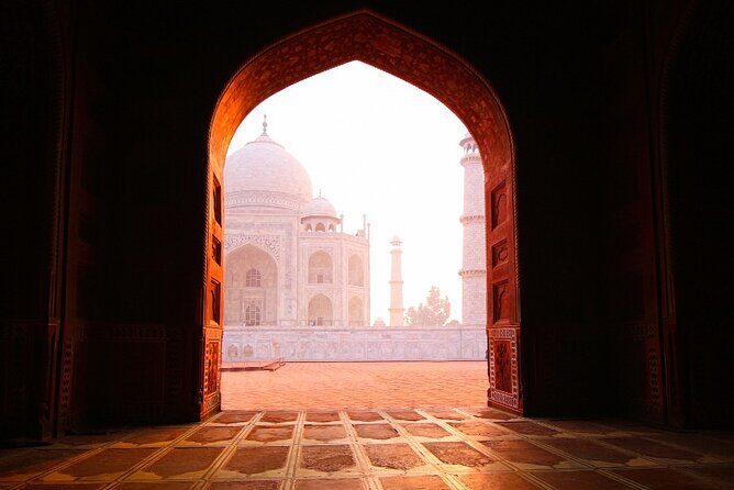 Private Taj mahal and Agra Tour from Delhi by Car - Agra Fort in one hour: what you gain beyond the famous postcard