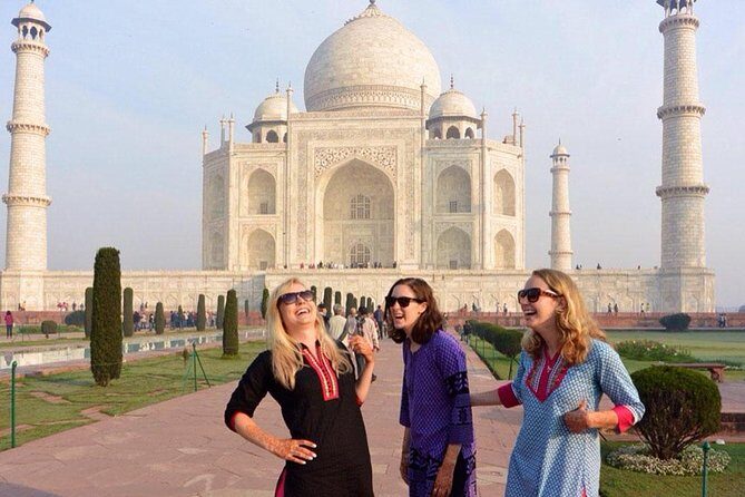 Private Taj Mahal and Agra Tour from Gurugram(Gurgaon) by Car - Lunch in Agra, then straight to Agra Fort