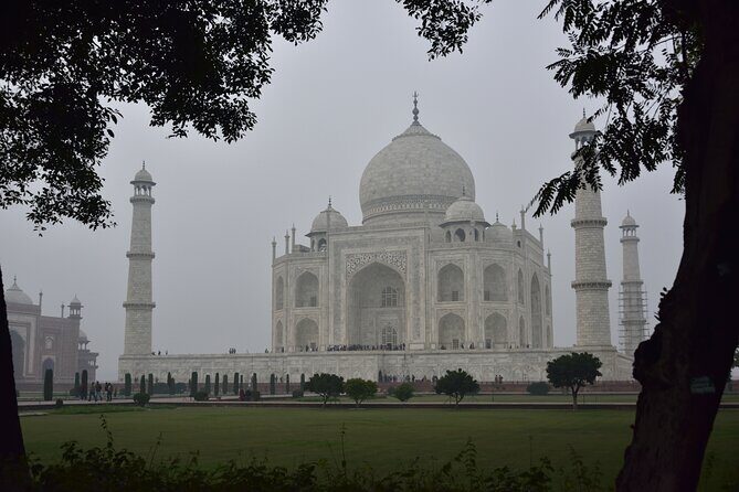Private Taj Mahal and Mathura tour from Delhi to by car - Mathura and Krishna Janam Bhumi: the devotion shift you came for