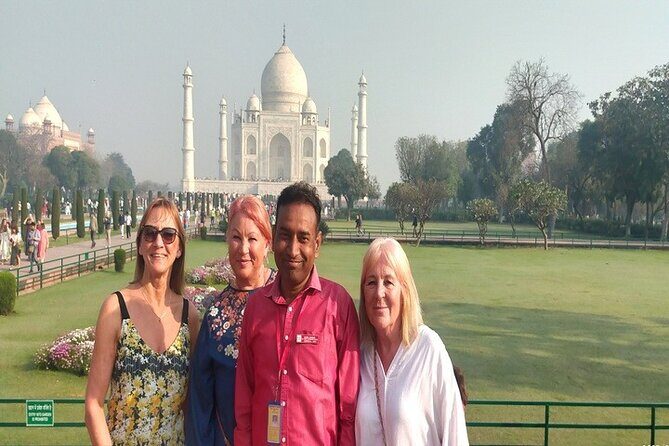 Private Taj Mahal Day Tour from Delhi by Car - All Inclusive - Meeting your guide and getting the day organized in Agra
