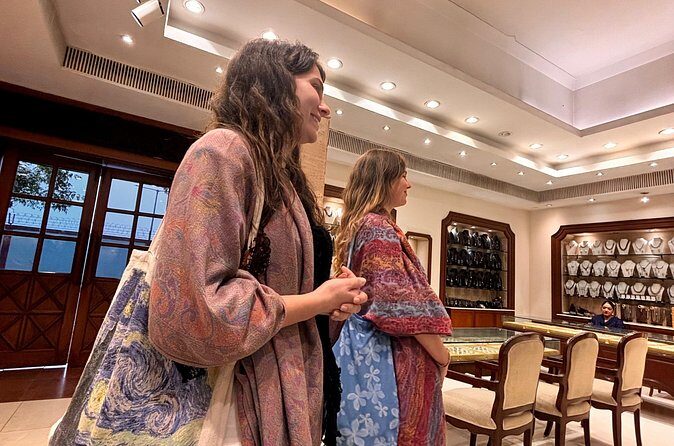 Private Tour of Delhi Local City Sightseeing Tour - Lotus Temple and Connaught Place: modern calm and a food-friendly finale