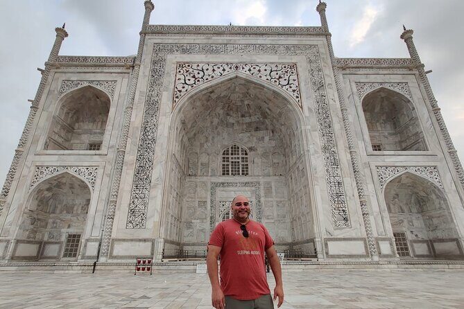Private Tour of Taj Mahal from Delhi by Chauffeured Car - Delhi-to-Agra by private car: where the day stays calm
